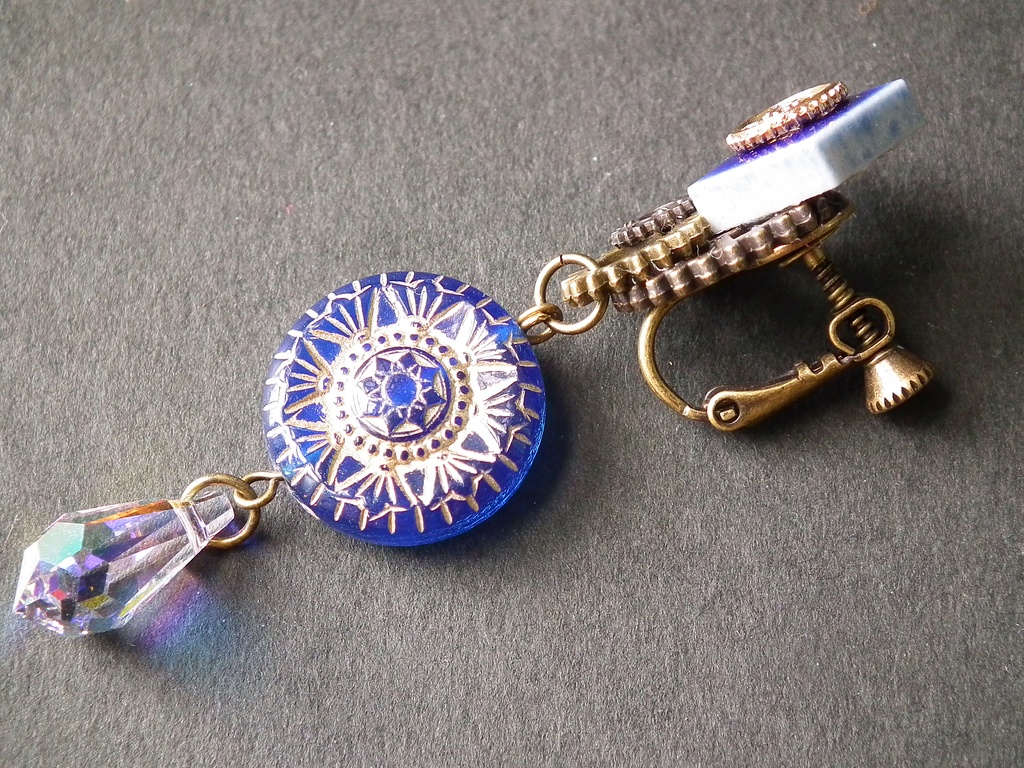 歯車とタイルのイヤリング 「がらくた塔と天球儀の魔女-Rigel-」