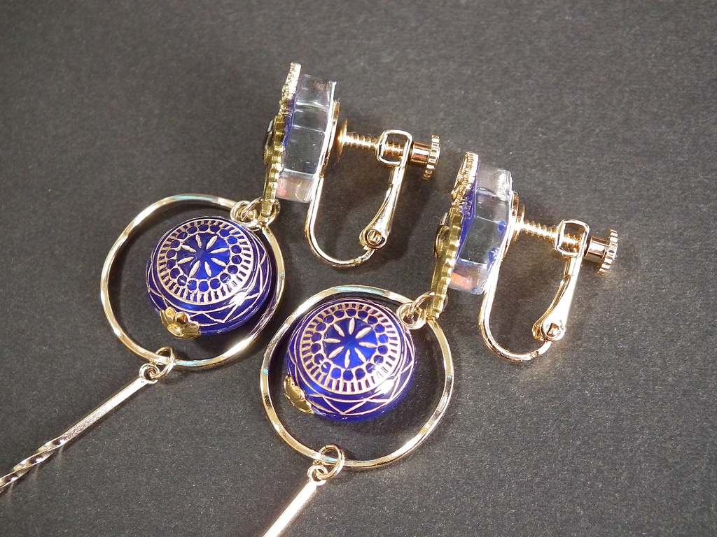 歯車とタイルのイヤリング 「がらくた塔と天球儀の魔女-Spica-」