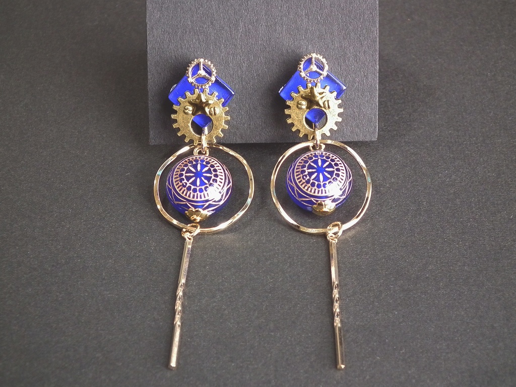 歯車とタイルのイヤリング 「がらくた塔と天球儀の魔女-Spica-」