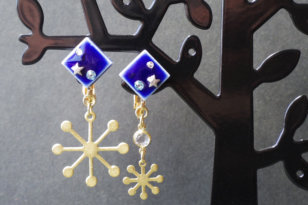 タイルと真鍮チャームのイヤリング 「天球儀の魔女-NOVA-」