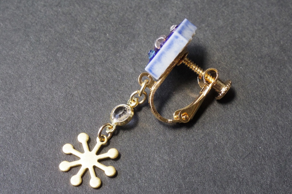 タイルと真鍮チャームのイヤリング 「天球儀の魔女-NOVA-」