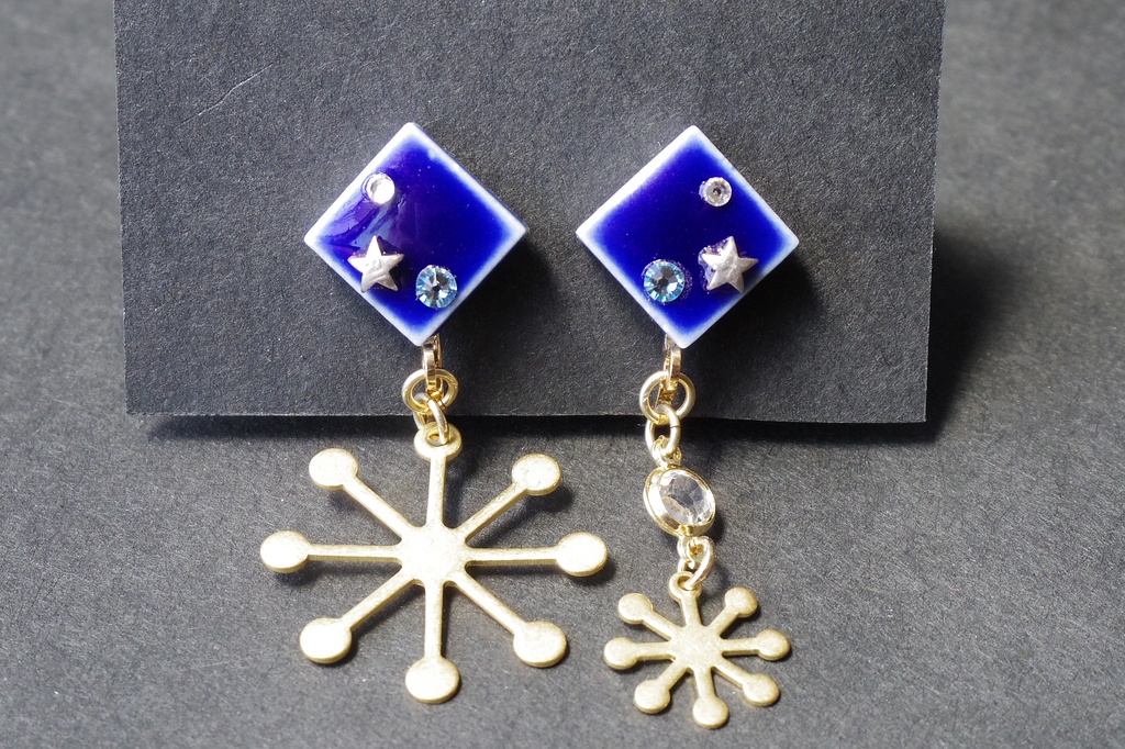 タイルと真鍮チャームのイヤリング 「天球儀の魔女-NOVA-」