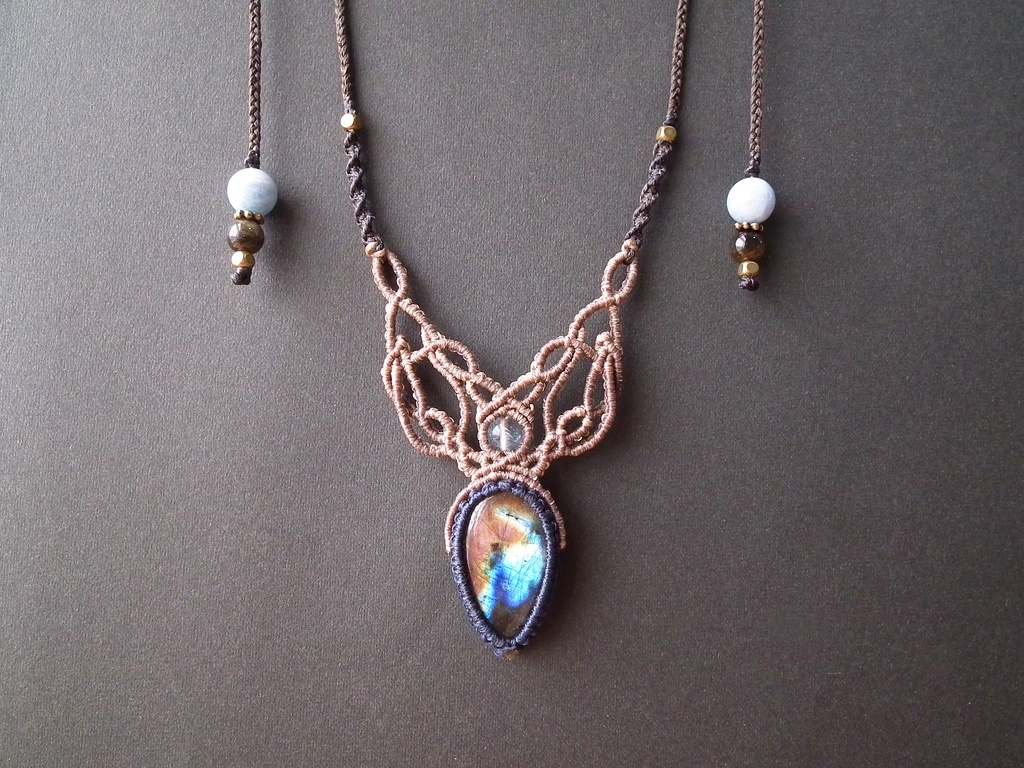 ラブラドライトとアクアマリンのマクラメネックレス 「Ayida(アイダ)」