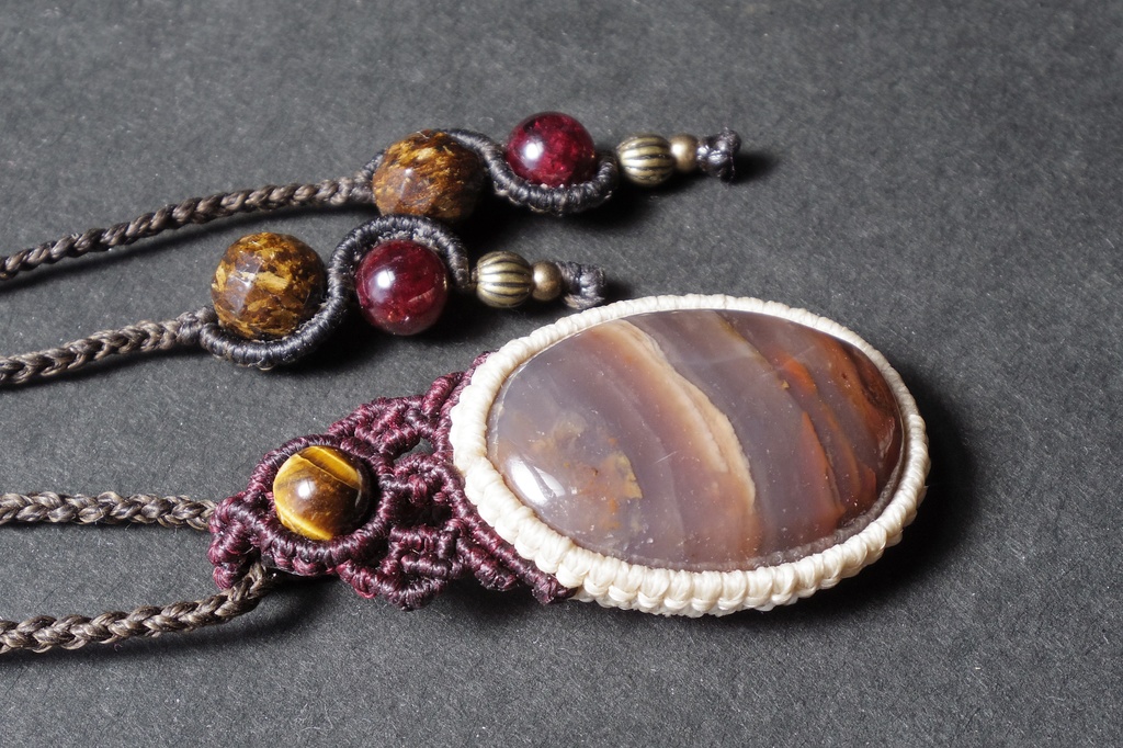 コーヒージャスパーとタイガーアイのマクラメネックレス 「Coatlicue(コアトリクエ)」