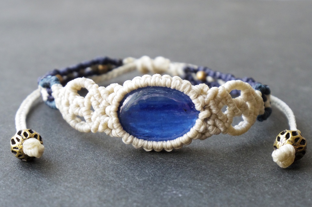 カイヤナイトのマクラメブレスレット 「Silk Road-İstanbul-」