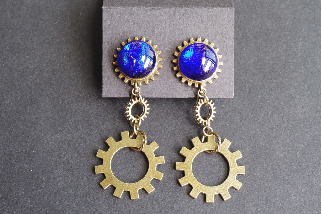 歯車とガラスタイルのスチームパンク風イヤリング 「天球儀の魔女-ASTRARIUM-」