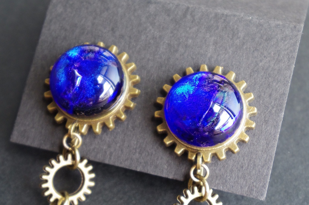 歯車とガラスタイルのスチームパンク風イヤリング 「天球儀の魔女-ASTRARIUM-」