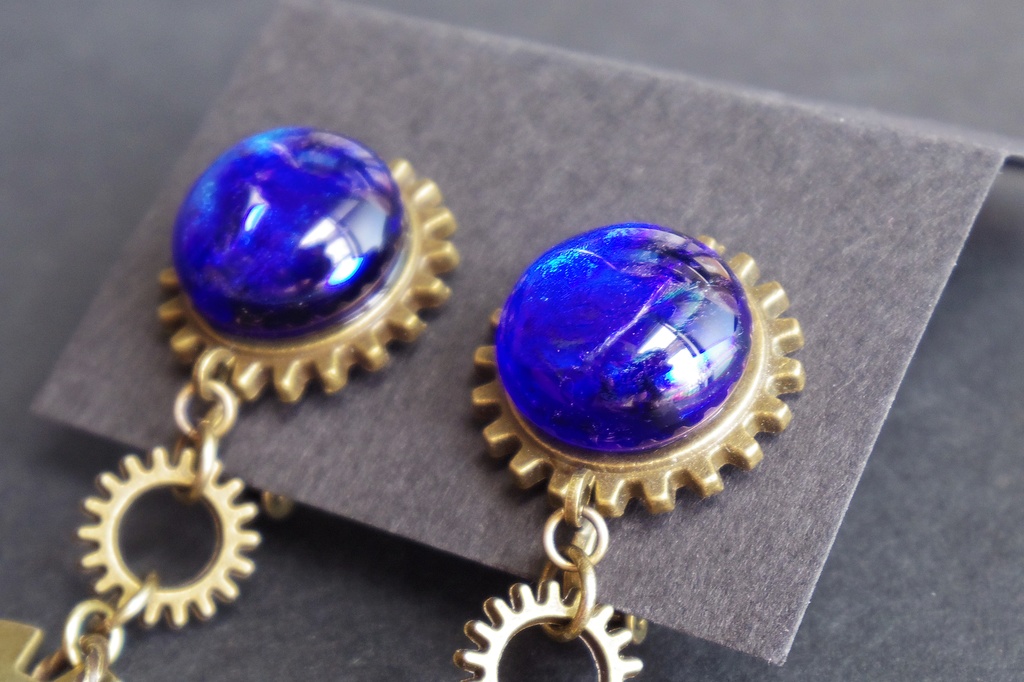 歯車とガラスタイルのスチームパンク風イヤリング 「天球儀の魔女-ASTRARIUM-」