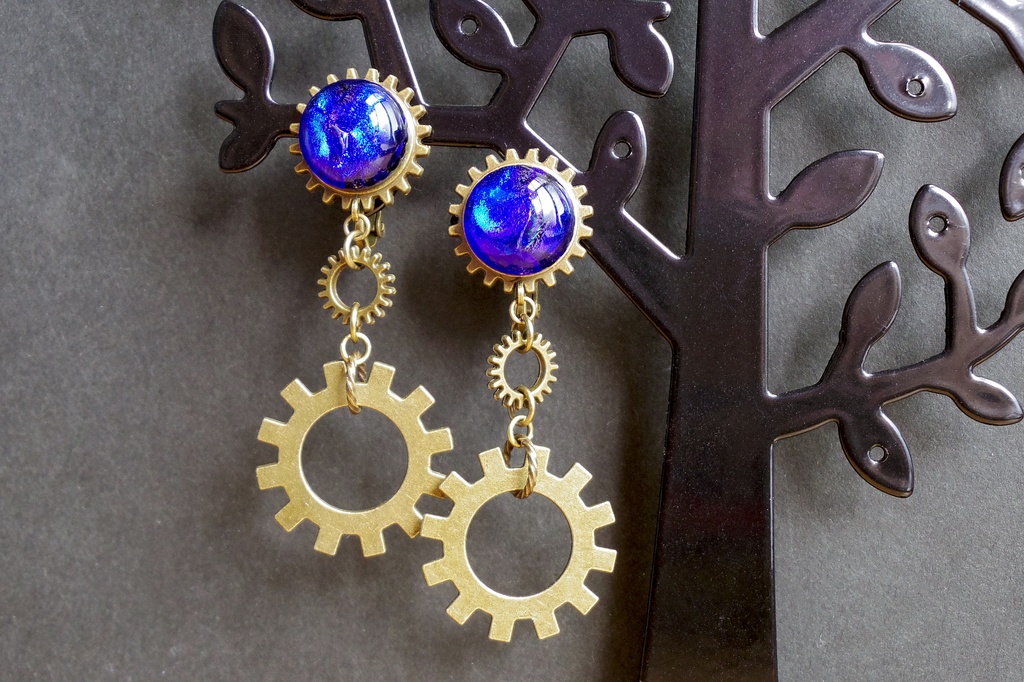歯車とガラスタイルのスチームパンク風イヤリング 「天球儀の魔女-ASTRARIUM-」