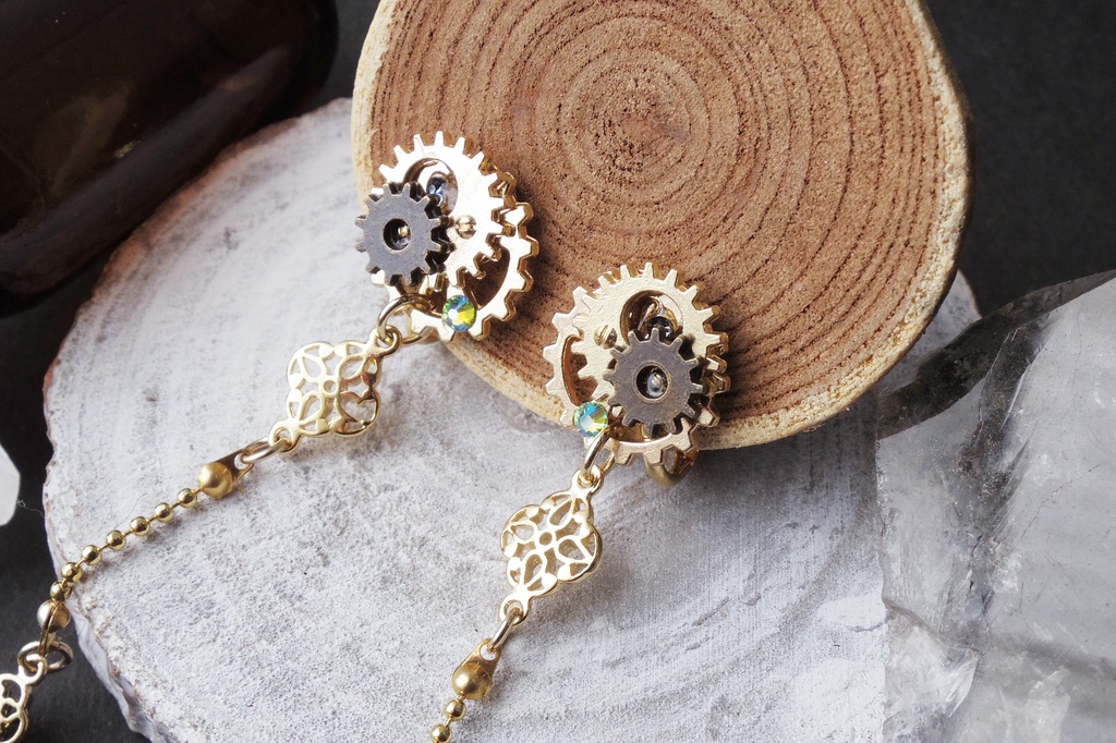 歯車とシーグラスのイヤリング 「天球儀の魔女-双子の星-」