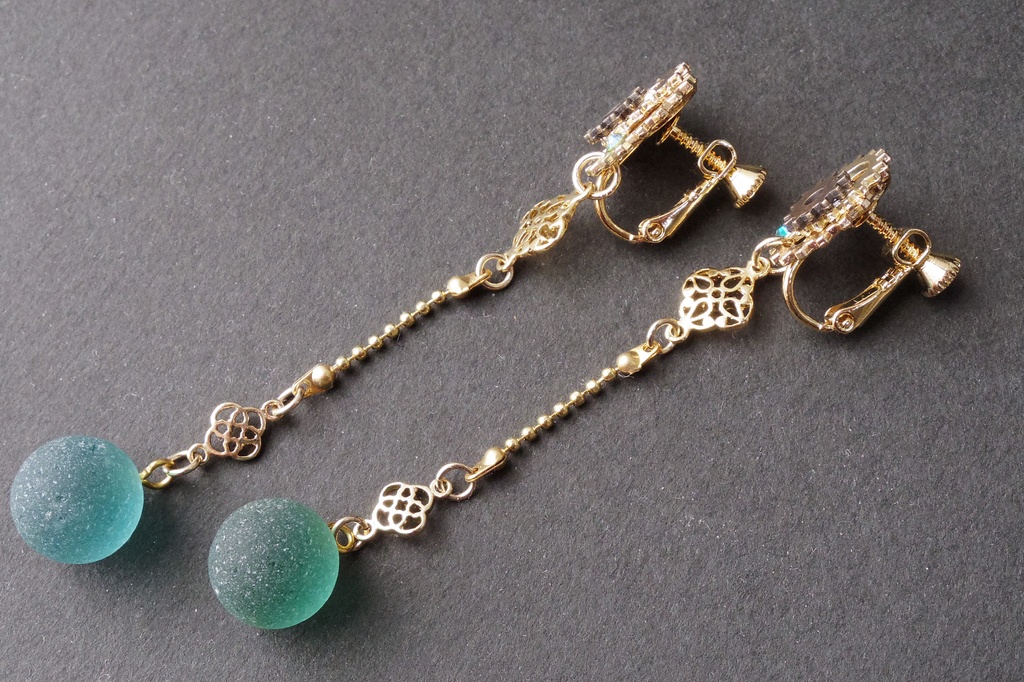 歯車とシーグラスのイヤリング 「天球儀の魔女-双子の星-」