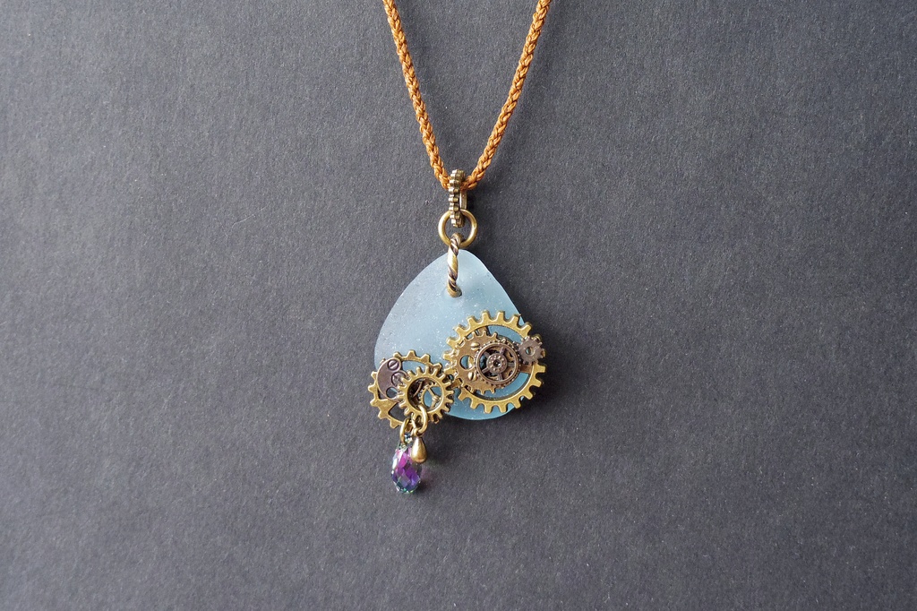 シーグラスと歯車のスチームパンク風ネックレス 「がらくた塔とくもくじらの凪-蜃気楼のかけら-」