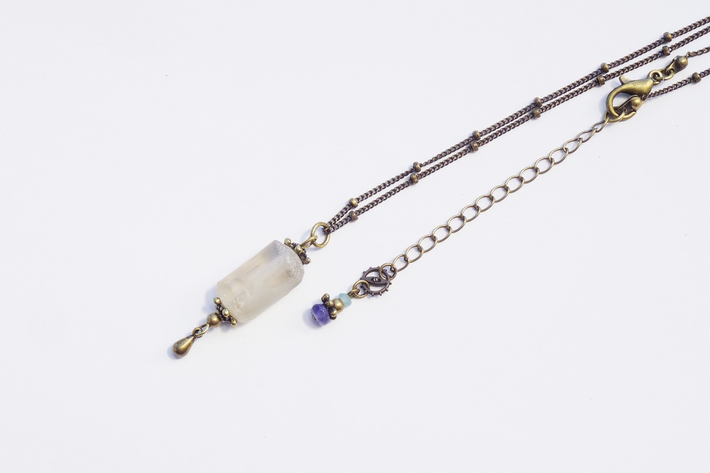 ローマングラスとタンザナイトのアンティークネックレス 「がらくた塔と考古学の魔女」