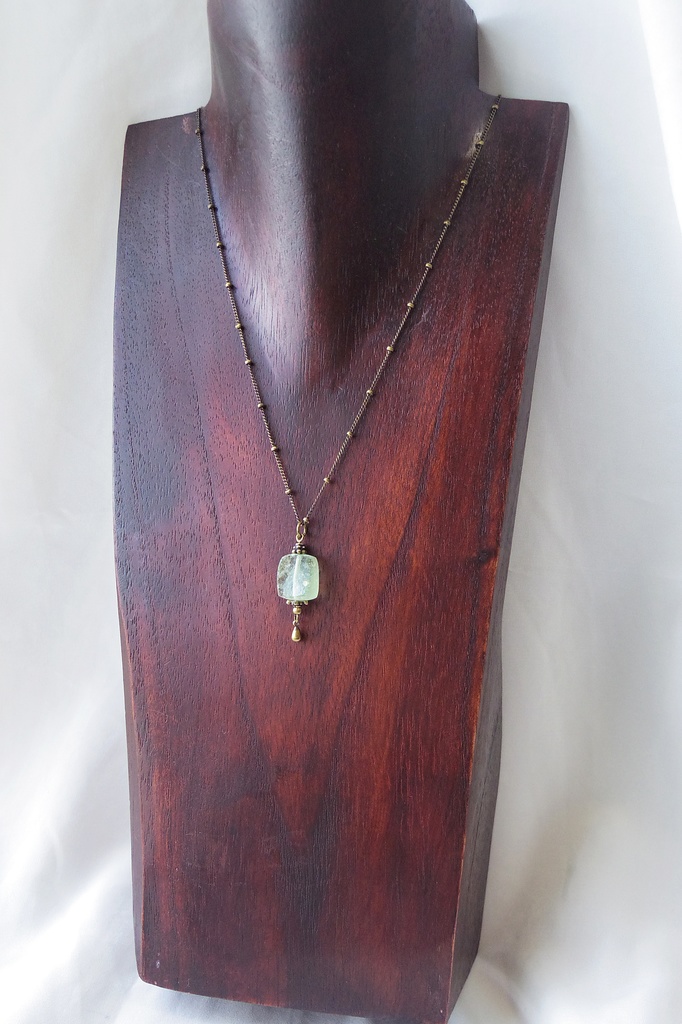 ローマングラスとペリドットのアンティークネックレス 「がらくた塔と考古学の魔女」