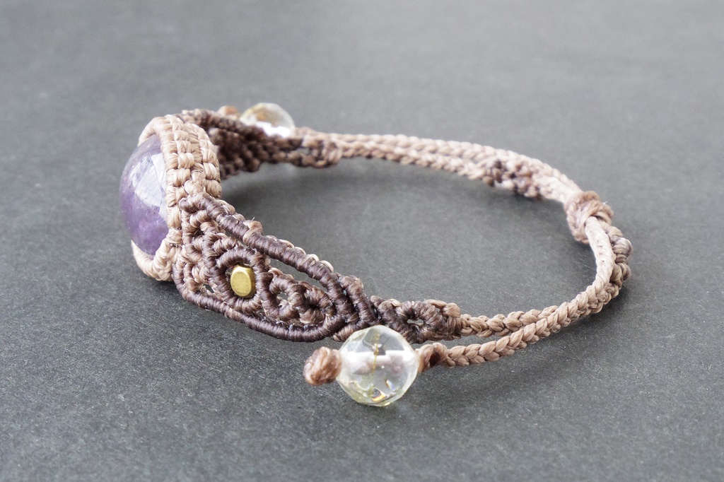 アイオライトサンストーン(ブラッドショット)のマクラメブレスレット 「Hypnos」