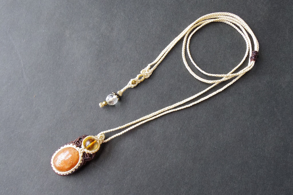 サンストーンとファントムシトリンのマクラメネックレス 「TESSERA-Amuburozia-」