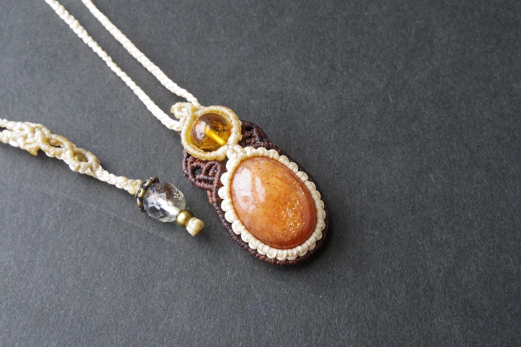 サンストーンとファントムシトリンのマクラメネックレス 「TESSERA-Amuburozia-」