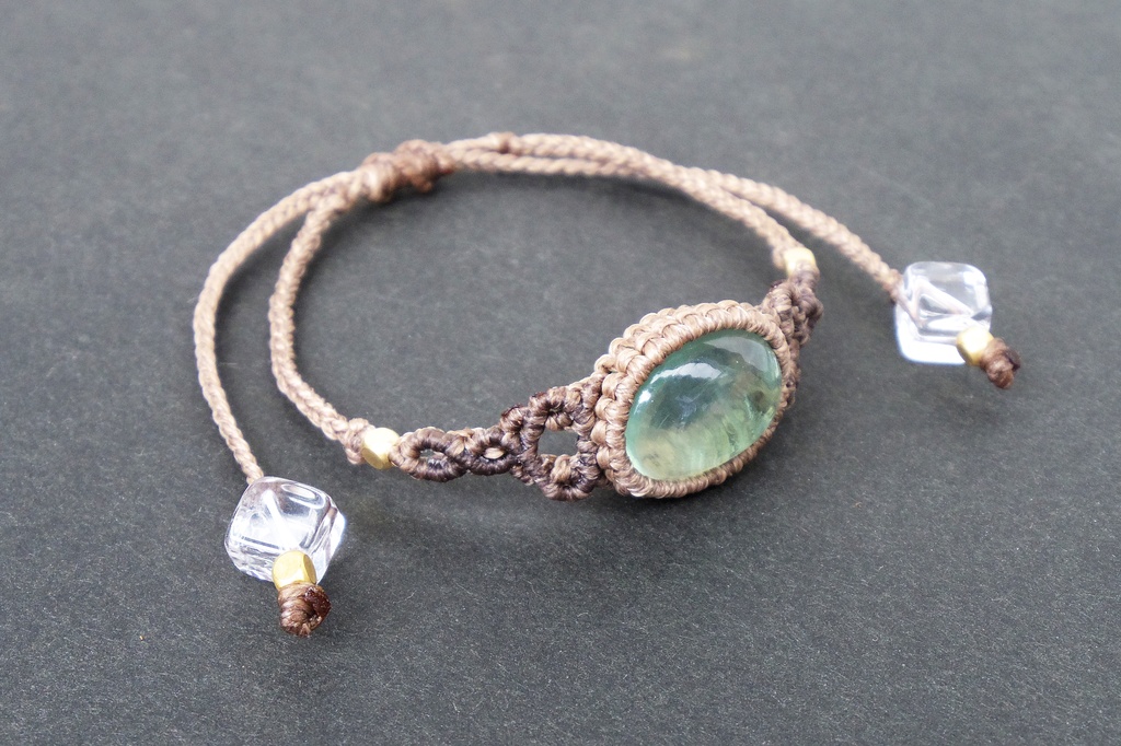 フローライトのマクラメブレスレット 「Blue waltz」