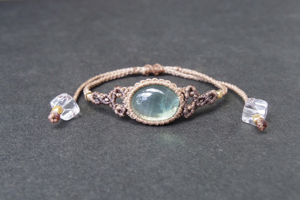 フローライトのマクラメブレスレット 「Blue waltz」