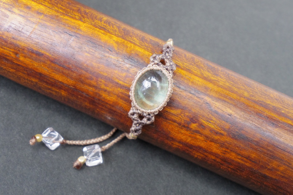 フローライトのマクラメブレスレット 「Blue waltz」