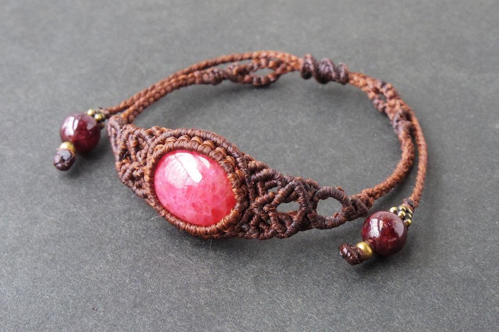 インペリアルロードナイトとガーネットのマクラメブレスレット 「Sarabanda」