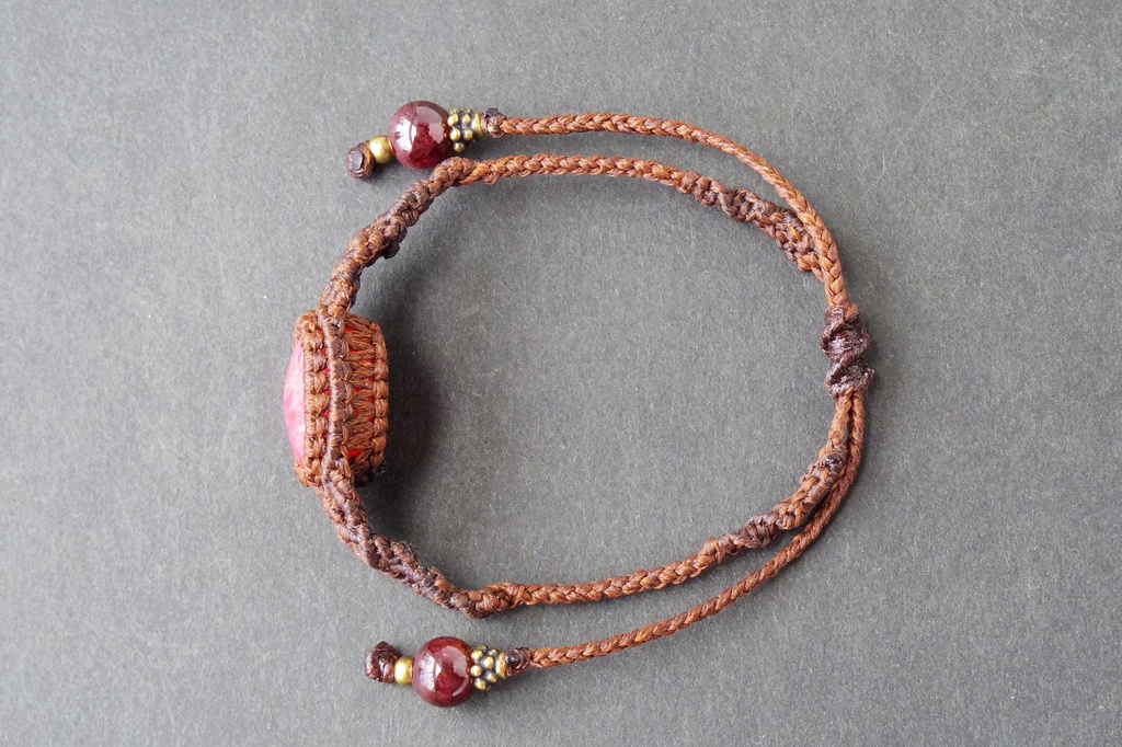 インペリアルロードナイトとガーネットのマクラメブレスレット 「Sarabanda」