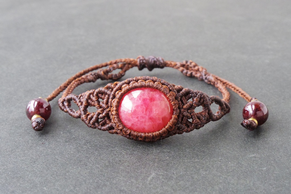 インペリアルロードナイトとガーネットのマクラメブレスレット 「Sarabanda」