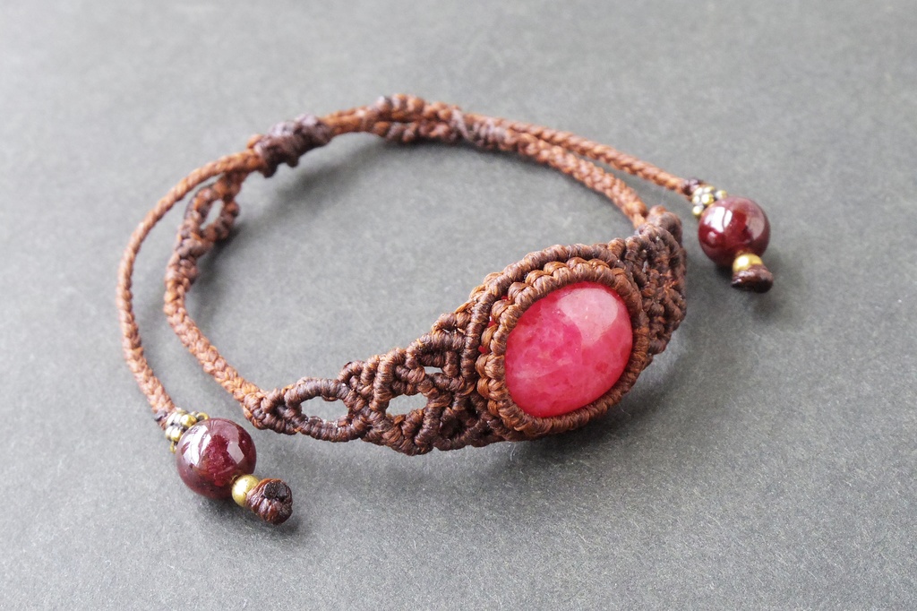 インペリアルロードナイトとガーネットのマクラメブレスレット 「Sarabanda」