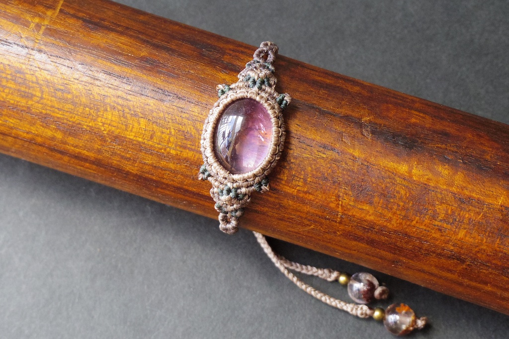 アメトリンとガーデンクォーツのマクラメブレスレット 「Lhiannan-Shee」