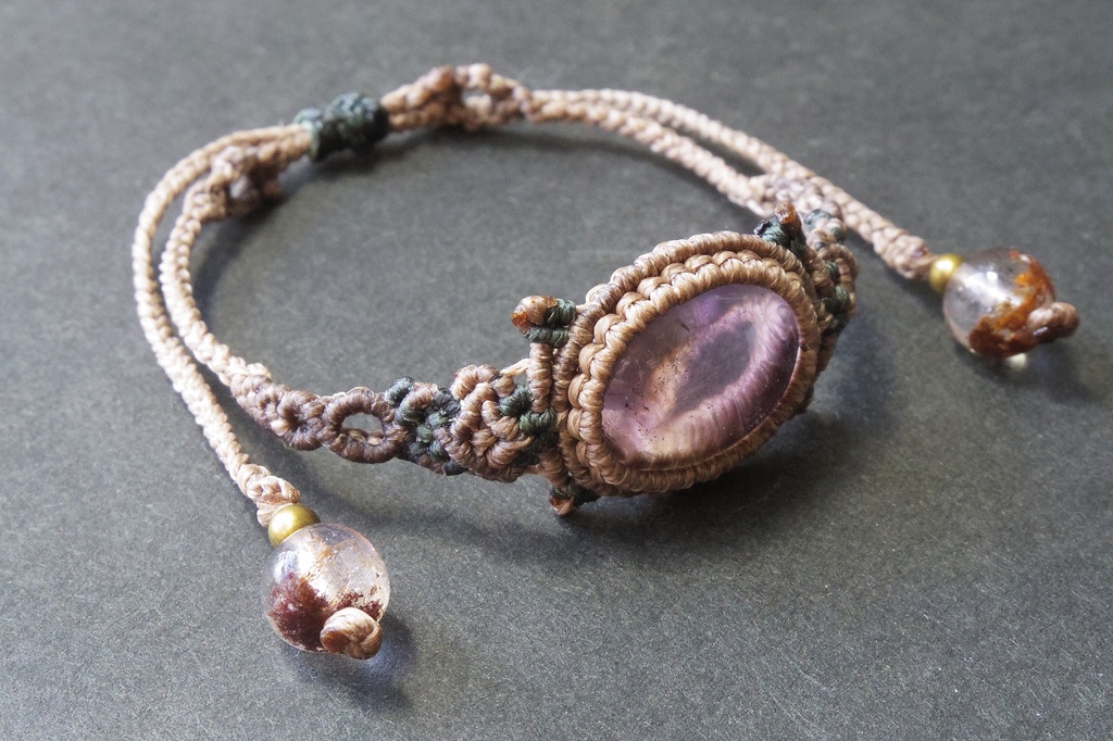 アメトリンとガーデンクォーツのマクラメブレスレット 「Lhiannan-Shee」