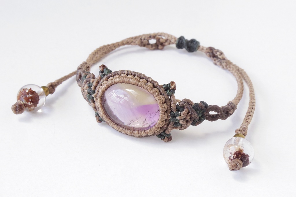 アメトリンとガーデンクォーツのマクラメブレスレット 「Lhiannan-Shee」