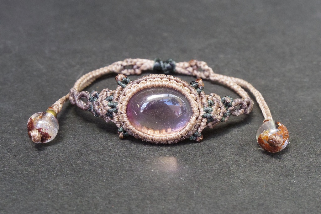 アメトリンとガーデンクォーツのマクラメブレスレット 「Lhiannan-Shee」