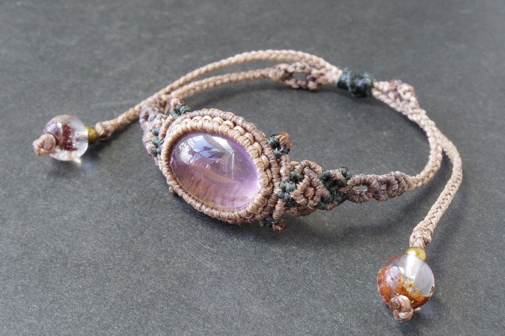 アメトリンとガーデンクォーツのマクラメブレスレット 「Lhiannan-Shee」