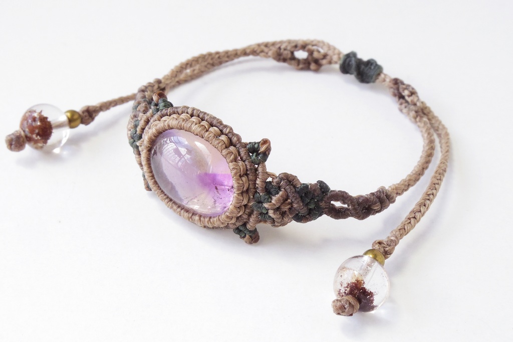 アメトリンとガーデンクォーツのマクラメブレスレット 「Lhiannan-Shee」