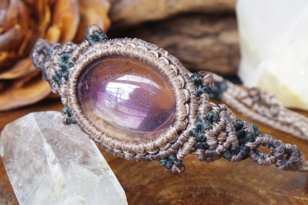 アメトリンとガーデンクォーツのマクラメブレスレット 「Lhiannan-Shee」