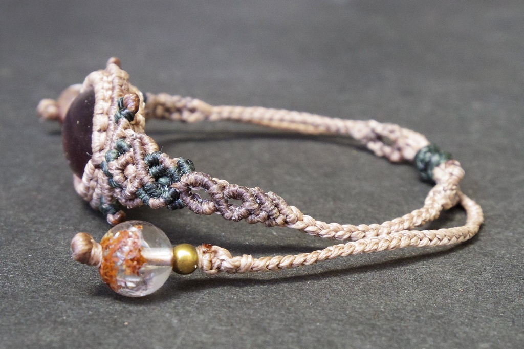 アメトリンとガーデンクォーツのマクラメブレスレット 「Lhiannan-Shee」