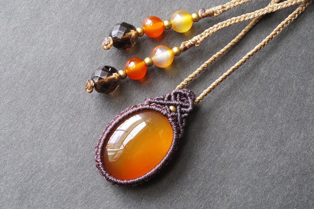 カーネリアンのマクラメネックレス 「Tithonia」