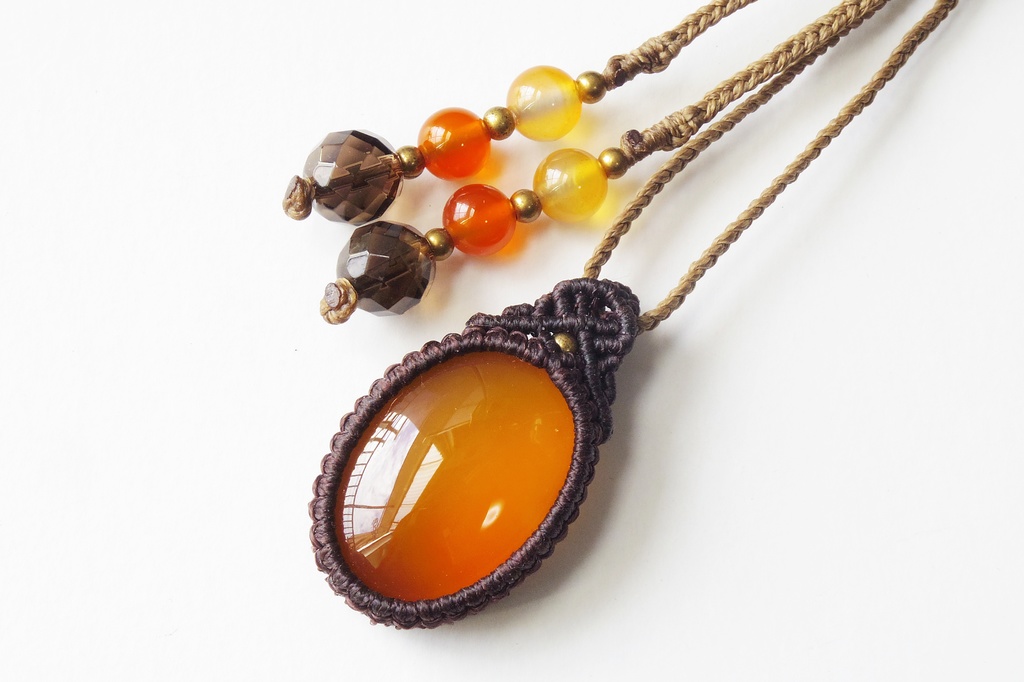 カーネリアンのマクラメネックレス 「Tithonia」