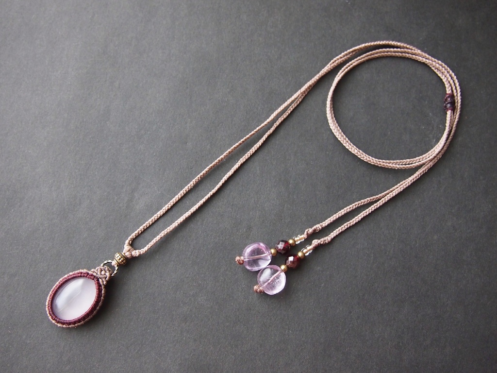 ローズクォーツとアメジストのマクラメネックレス 「睡-花影-」