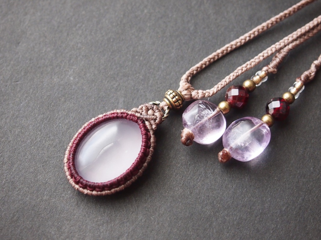 ローズクォーツとアメジストのマクラメネックレス 「睡-花影-」