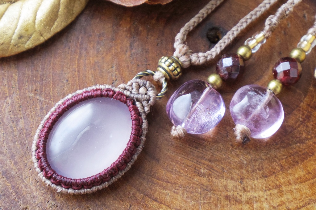 ローズクォーツとアメジストのマクラメネックレス 「睡-花影-」