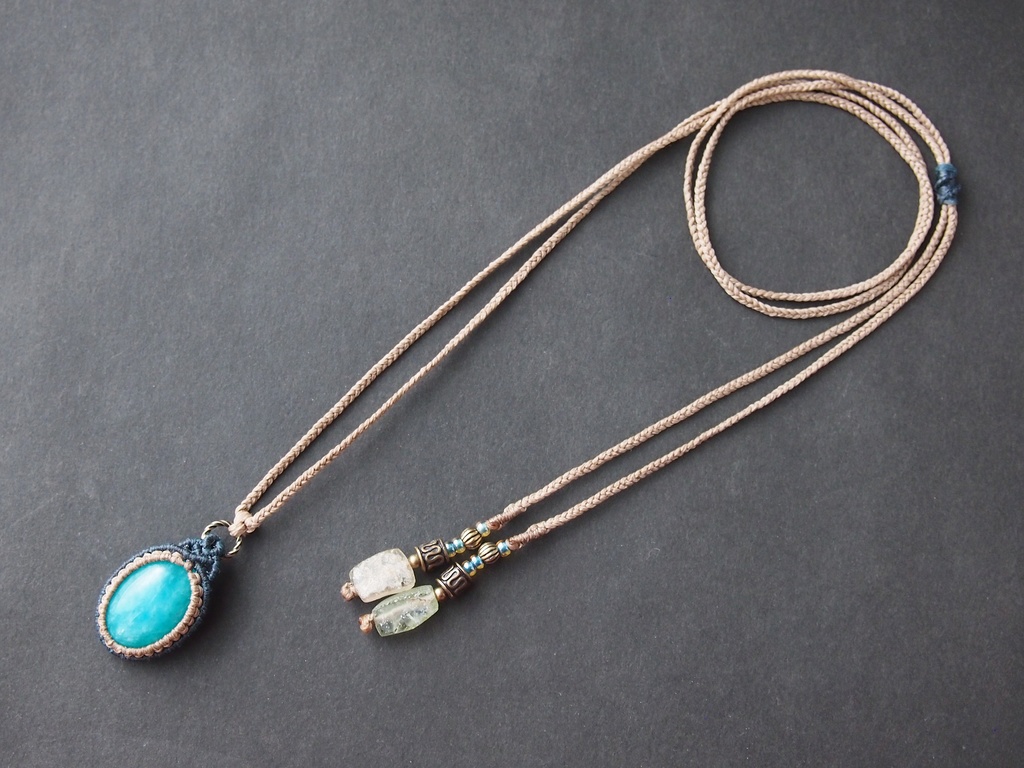 アマゾナイトとローマングラスのマクラメネックレス 「睡-氷原-」