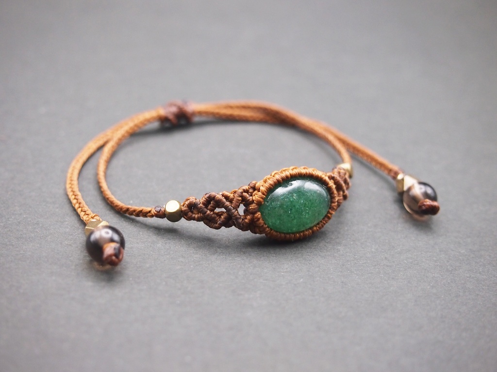 ヒマラヤアベンチュリンのマクラメブレスレット 「Billedbog uden Billeder -もみの木-」