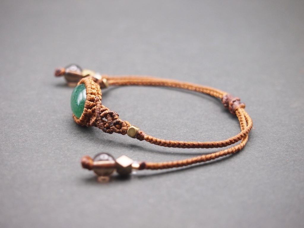 ヒマラヤアベンチュリンのマクラメブレスレット 「Billedbog uden Billeder -もみの木-」