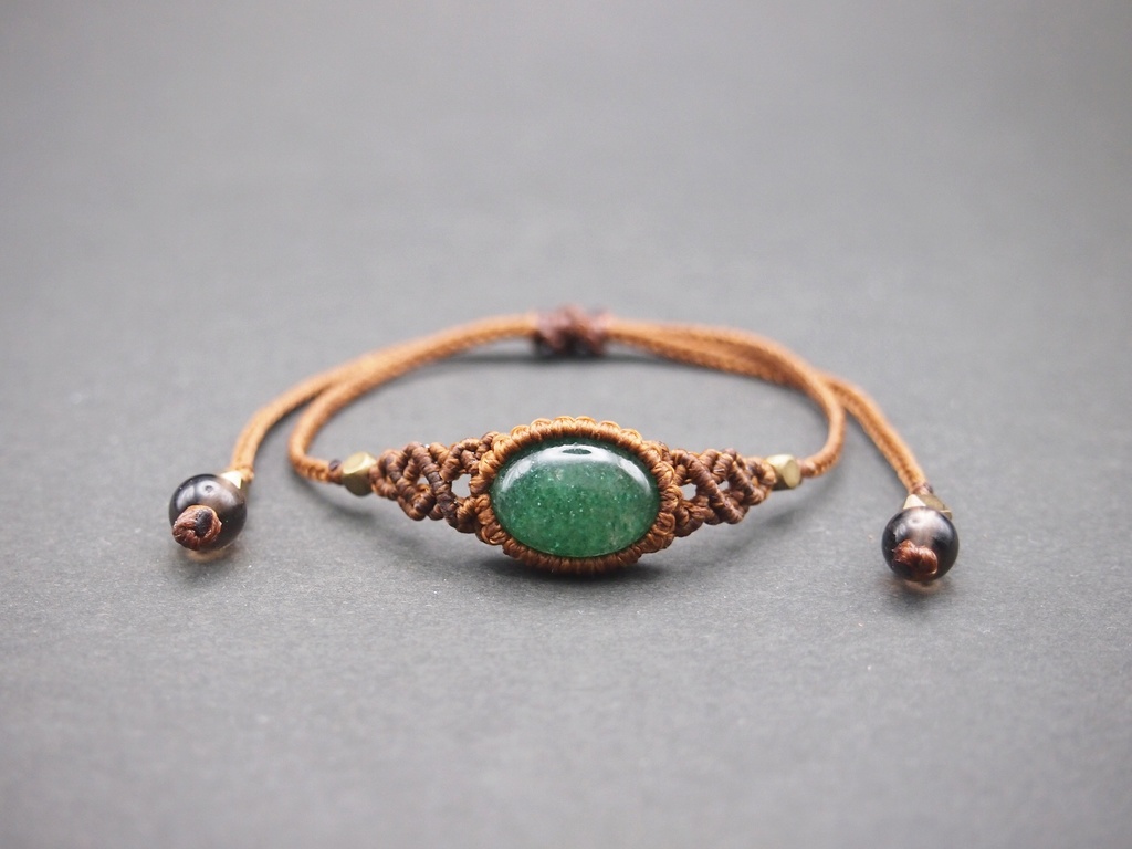 ヒマラヤアベンチュリンのマクラメブレスレット 「Billedbog uden Billeder -もみの木-」