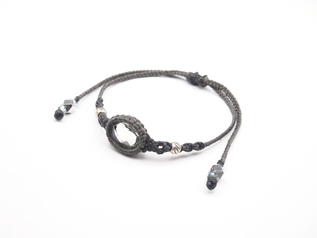 プラシオライトのマクラメブレスレット 「Billedbog uden Billeder -雪の女王-」