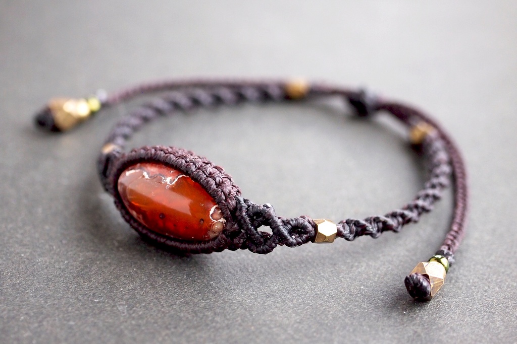 カンテラオパールのマクラメブレスレット 「Bandiagara -夕闇の谷-」