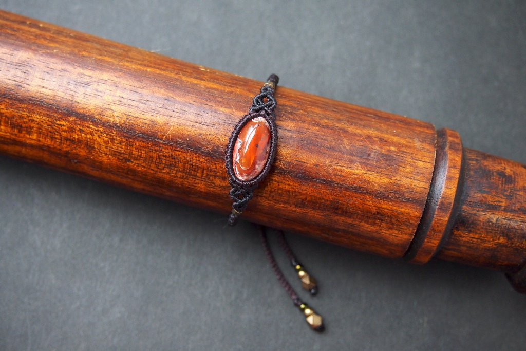 カンテラオパールのマクラメブレスレット 「Bandiagara -夕闇の谷-」