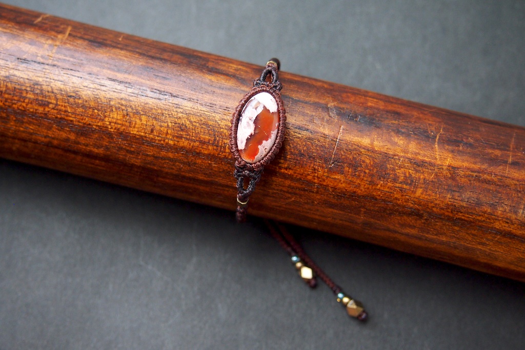 カンテラオパールのマクラメブレスレット 「Bandiagara-朝焼けの谷-」