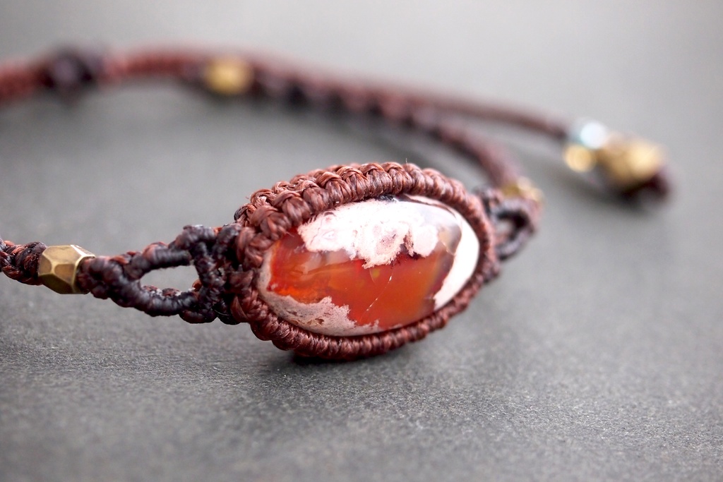 カンテラオパールのマクラメブレスレット 「Bandiagara-朝焼けの谷-」